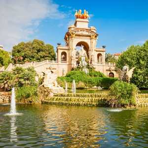 Súbete al autobús de dos pisos en Barcelona, España – Descubre monumentos, atracciones y rincones secretos con un tour turístico en autobús en 2026