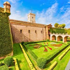 Explora Barcelona a tu ritmo con los tours en autobús con paradas libres – Vistas panorámicas, guías de audio y paradas ilimitadas en 2026