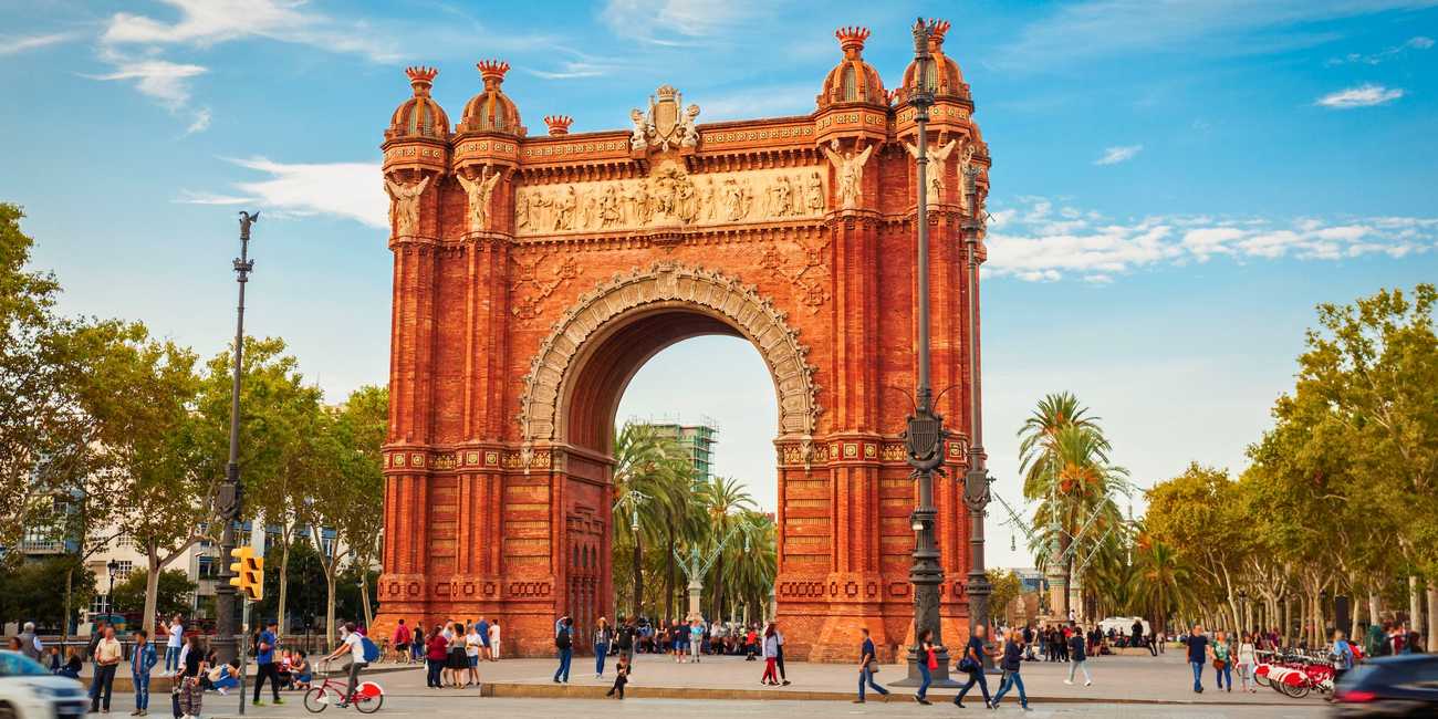 Tours turísticos en autobús con paradas libres en Barcelona, España – Monumentos principales, atracciones famosas y rincones ocultos en 2026